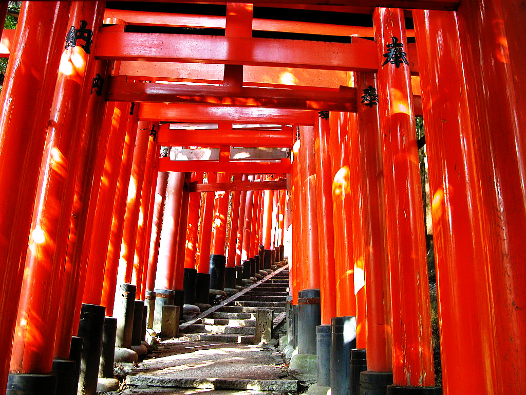 The approach of the torii which continues to Itinomine