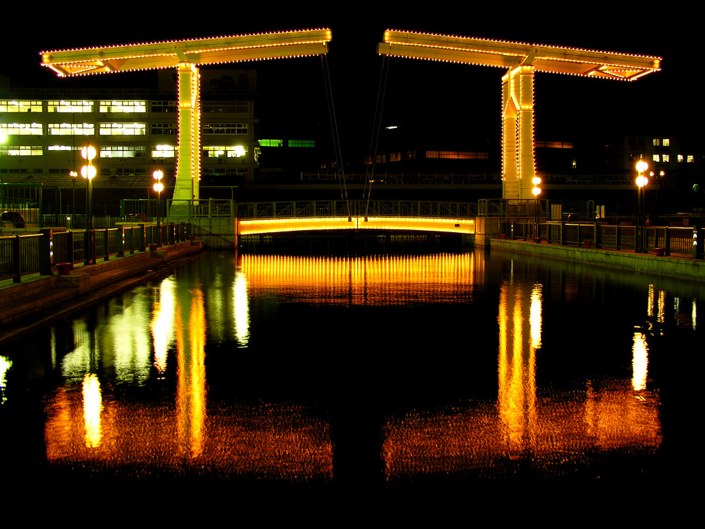 神戸ガス燈通り　はねっこ広場のはね橋のライトアップ　左クリックで神戸ガス燈通りイルミネーションへ右クリック背景に設定で壁紙へ