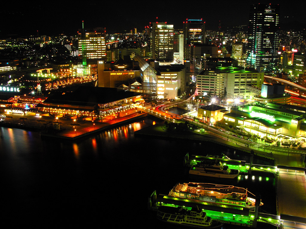 神戸ポートタワーの歴史　左クリックでポートタワーからの神戸夜景へ右クリック背景に設定で壁紙へ
