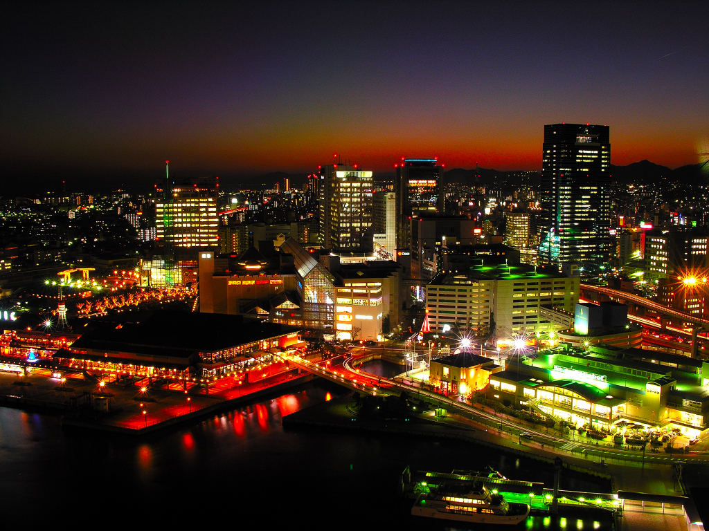 黄昏の神戸・ポートタワーから見た神戸夜景　左クリックでポートタワーからの神戸夜景へ右クリック背景に設定で壁紙へ