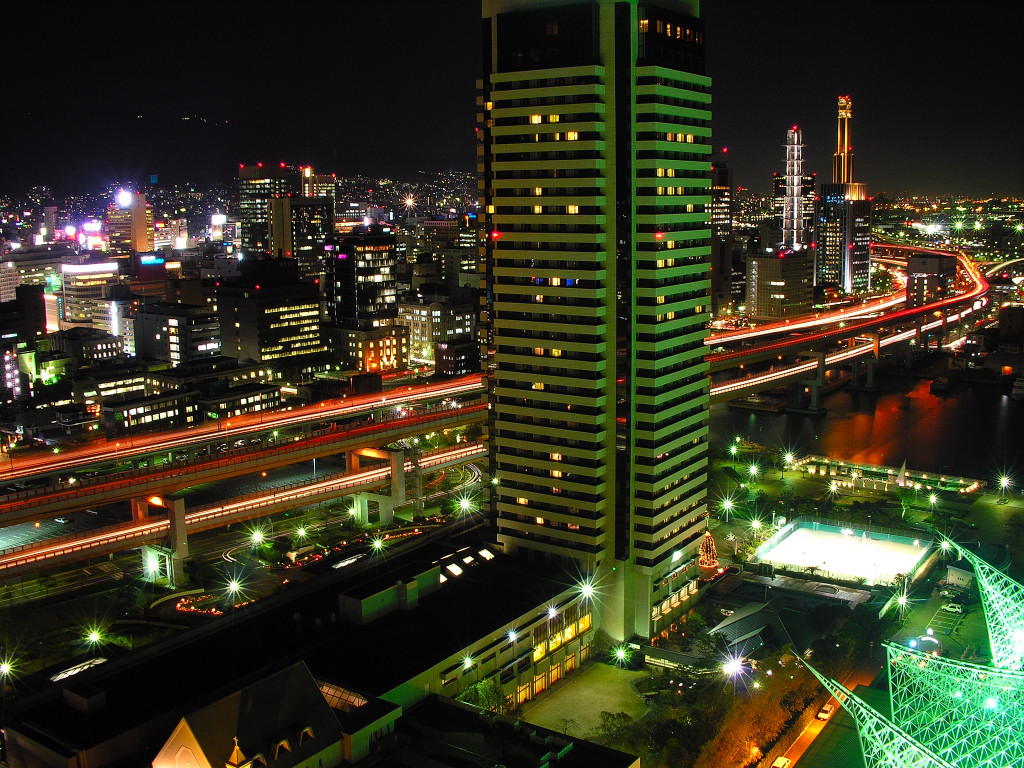 神戸ポートタワーから見た三宮方面　左クリックでポートタワーからの神戸夜景へ右クリック背景に設定で壁紙へ